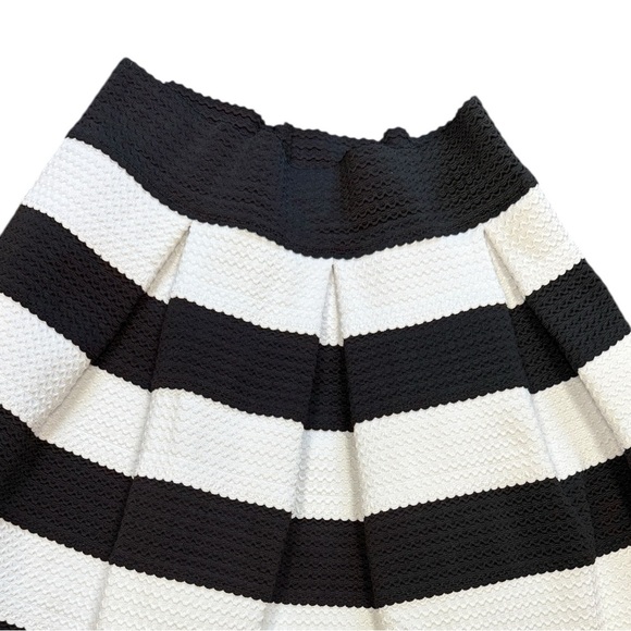 Flared Scuba Pleated Y2K Mod Retro Playful Edgy Striped Textured Skirt - Picture 5 of 10